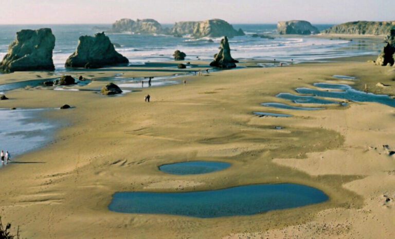 The beach at Bandon, Oregon with tidepools and rock formations