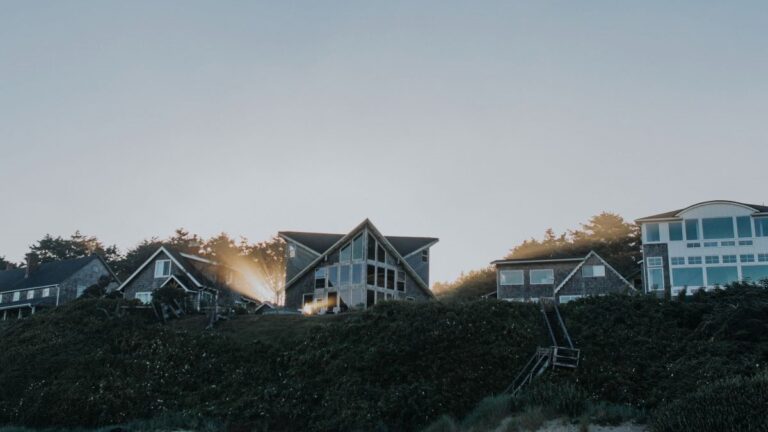 Beach houses for rent on the Oregon Coast overlooking the ocean