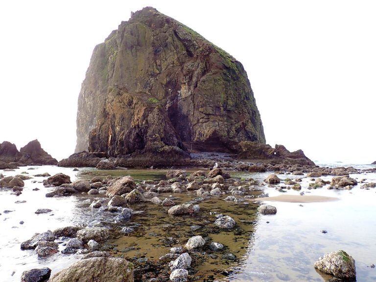 Cannon Beach Oregon Haystack Rock