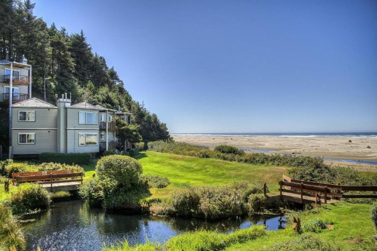 Little Creek Cove is one of the best cheap places to stay in Newport, Oregon