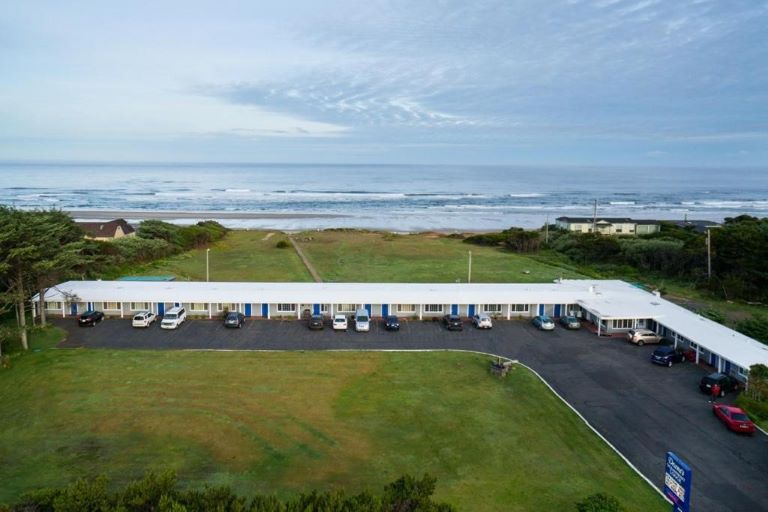 Tillicum Beach Motel in Yachats, Oregon is one of the best cheap hotels on the Oregon Coast