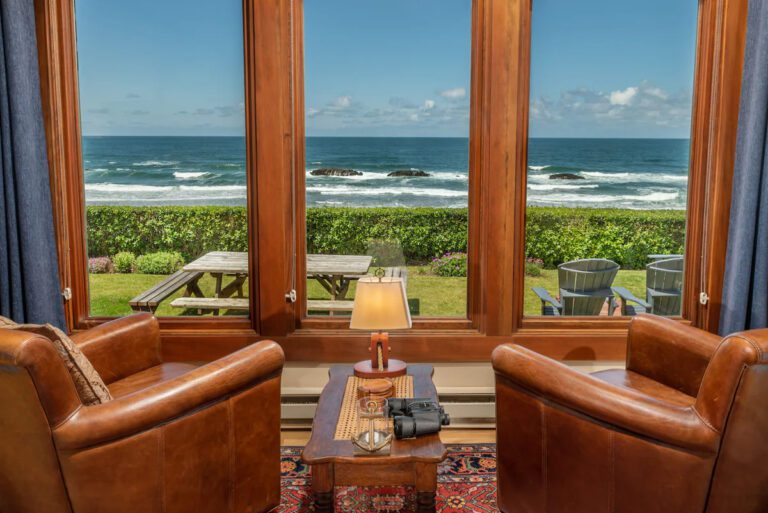 Vacation rental beach house in Lincoln City, Oregon with an ocean view