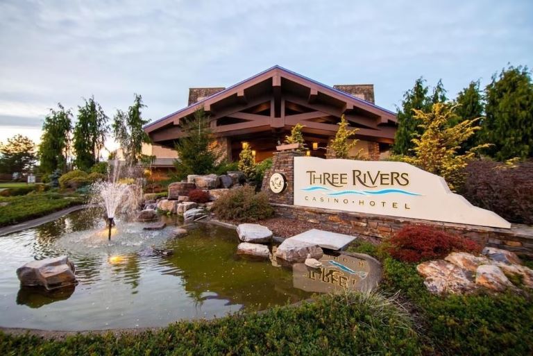 Three Rivers Casino Resort next to Oregon Dunes Golf Course in Florence, Oregon
