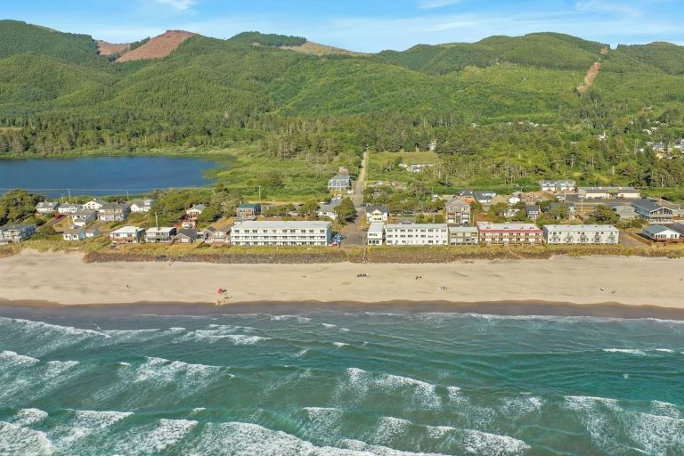 Rockaway Beach Resort is one of the best hotels on the Oregon Coast for families and groups.