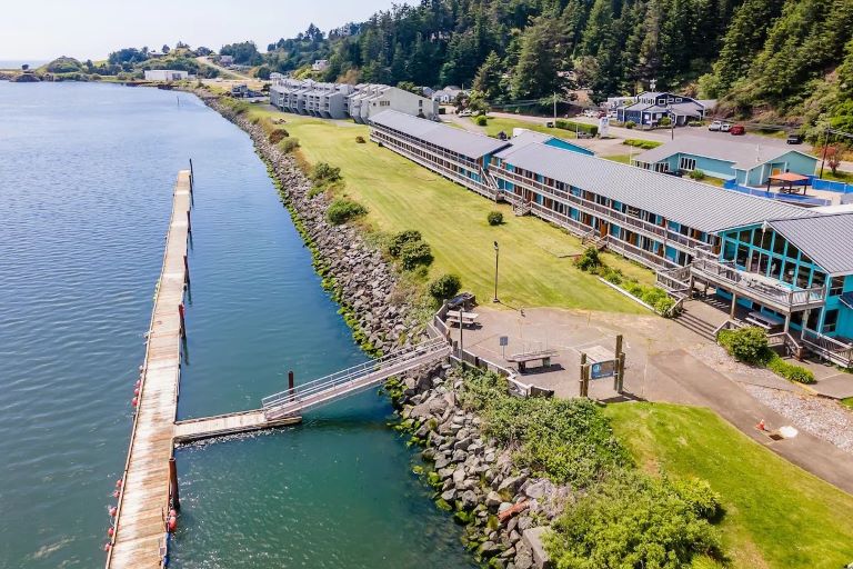 The exterior waterfront of Jot's Resort hotel in Gold Beach, Oregon