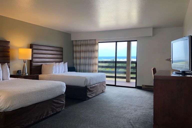 An ocean view room at the SureStay Plus Hotel in Gold Beach, Oregon
