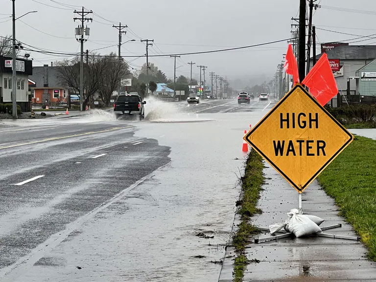 Flooding causes road closures on the Oregon Coast and highway 101