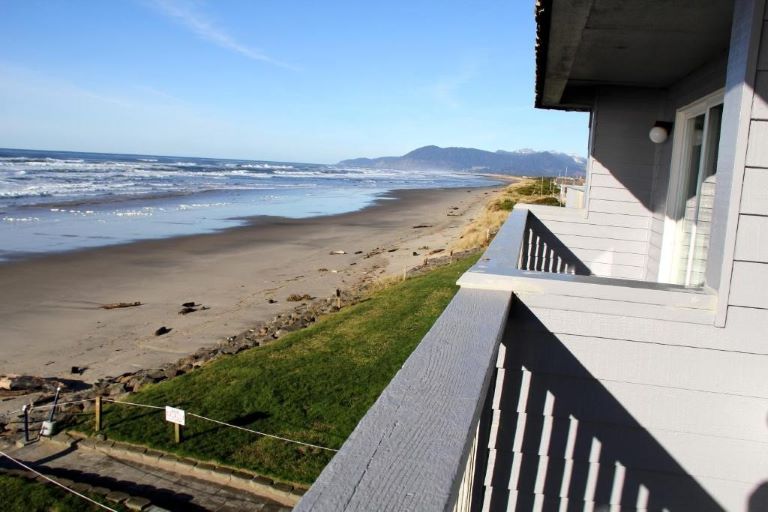 Surfside Resort in Rockaway Beach, Oregon is one of the best oceanfront budget hotels on the Oregon Coast