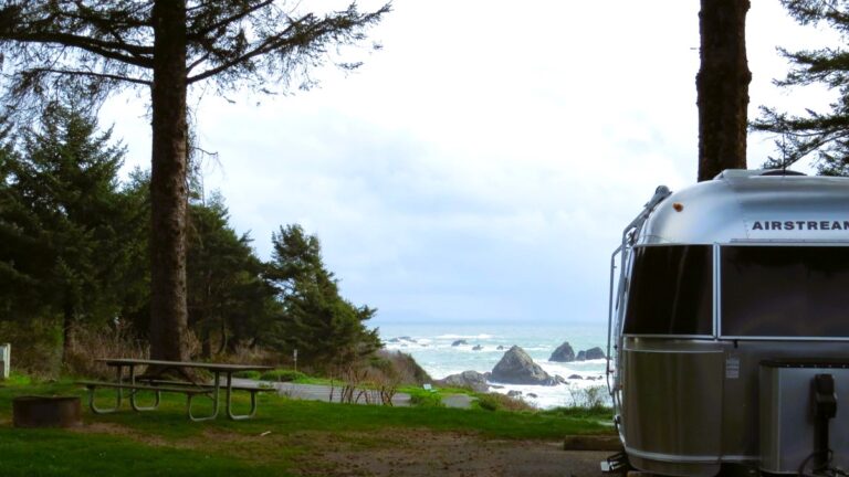 Top 17 Oregon Coast Campgrounds including Harris Beach State Park campsites overlooking the ocean