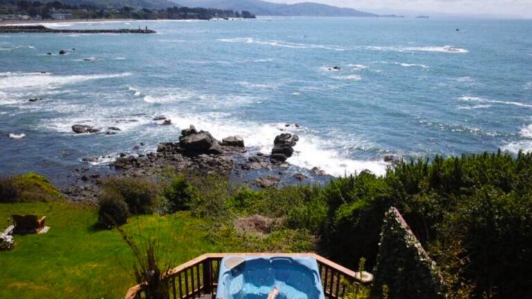 Mermaids Muse Bed and Breakfast in Brookings, Oregon hot tub with an oceanfront view