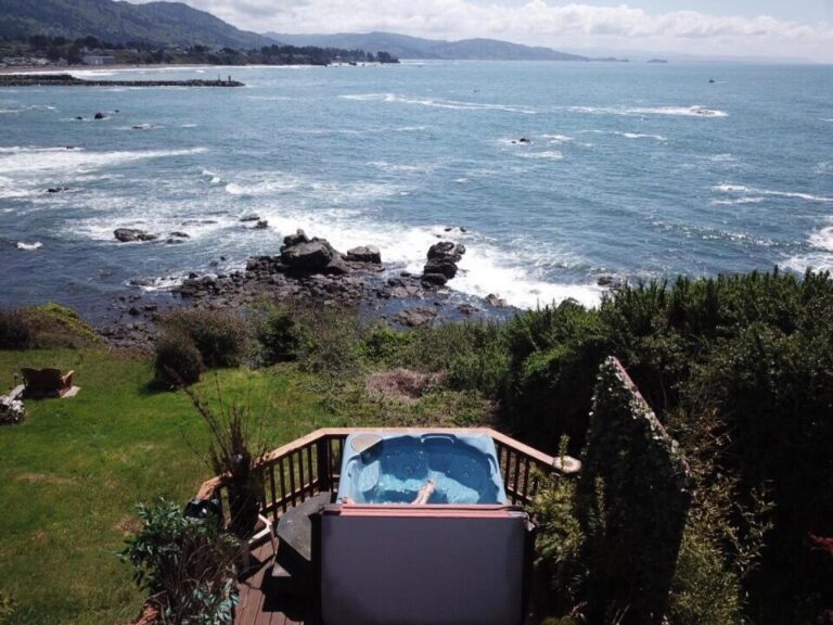 Mermaids Muse Bed and Breakfast in Brookings, Oregon hot tub room with an oceanfront view