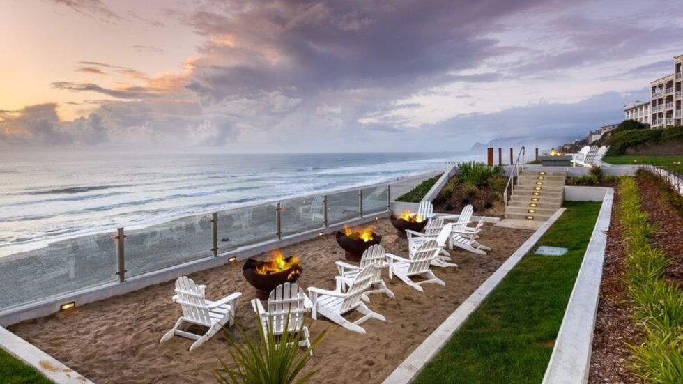 Coho Oceanfront Lodge is one of the top oceanfront hotels in Lincoln City, Oregon