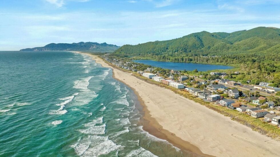 Rockaway Beach, Oregon Coast beachfront hotels and coastline